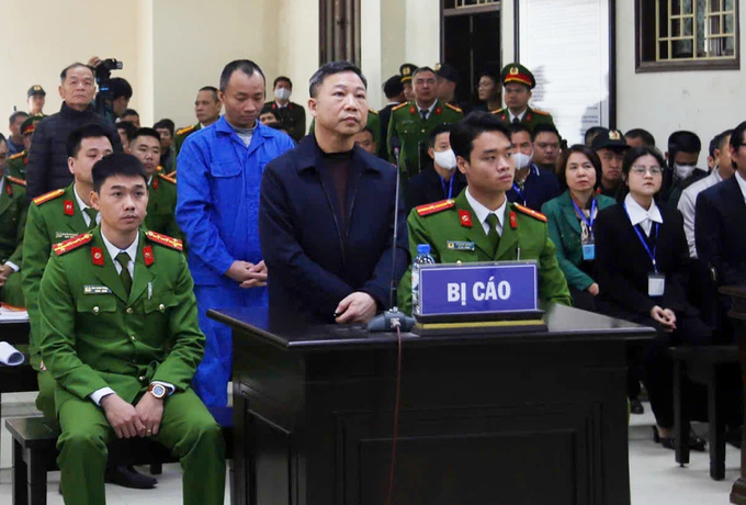 ong-luu-binh-nhuong-le-thanh-van-viec-chuyen-don-la-viec-binh-thuong-cua-dai-bieu-quoc-hoi-2-9015-6481jpg-191448_66.jpg Ông Lưu Bình Nhưỡng xin HĐXX giảm án cho mình vì tuổi cao, nhiều bệnh. Ảnh: T.Hưng.