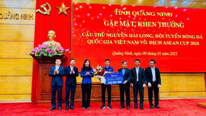 quangninh-91082-164940_291.jpg Tiền vệ Nguyễn Hai Long được tỉnh Quảng Ninh tặng bằng khen và thưởng 350 triệu đồng.