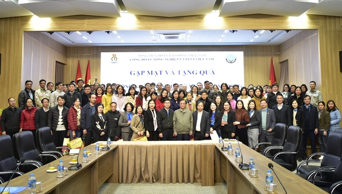 cong-doan-nganh-nn-ptnt-134822_54.jpg Bộ trưởng Lê Minh Hoan cùng Công đoàn ngành NN-PTNT gặp mặt và tặng quà Tết cho cán bộ, viên chức, người lao động. Ảnh: Kiều Chi.