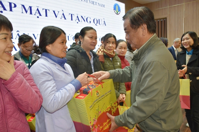 cong-doan-nganh-nn-ptnt-150543_999.jpg Lời động viên chân tình của Bộ trưởng giúp mỗi cá nhân nhận thức rõ hơn về giá trị công việc. Ảnh: Kiều Chi.