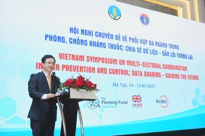 z6226821162827_b20c735d887767ee85e0c1dfa1c41bae-154800_28.jpg TS Nguyễn Văn Long, Cục trưởng Cục Thú y (Bộ NN-PTNT) nhấn mạnh sự quan trọng của vấn đề con người từ Trung ương đến địa phương, trong đó vai trò thực hiện của địa phương là vô cùng cần thiết trong triển khai phòng, chống kháng thuốc. Ảnh: Linh Linh.