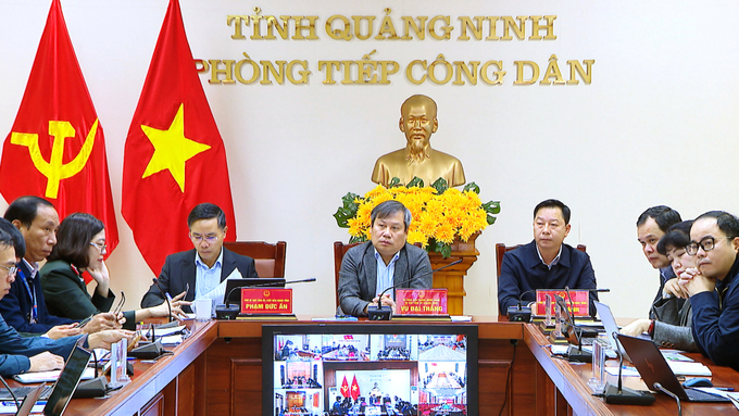 bi-thu-quang-ninh-tran-tro-viec-dan-nghi-cho-doanh-nghiep-232349_123.jpg Ông Vũ Đại Thắng, Bí thư Tỉnh ủy Quảng Ninh, nghe báo cáo và chỉ đạo giải quyết một số vụ việc khiếu nại, kiến nghị của công dân trên địa bàn. Ảnh: Thu Chung.