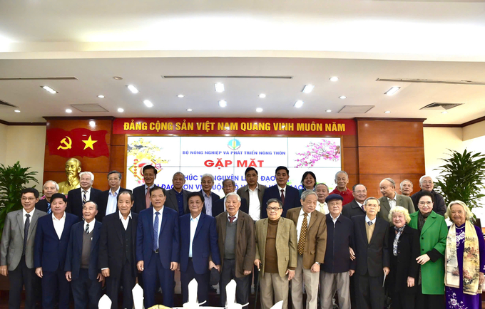z6237467198905_d6cf032c863c5a82c43177f50a9e438d-143357_967.jpg Buổi gặp mặt tất niên và chúc Tết ấm áp giữa lãnh đạo và nguyên lãnh đạo Bộ NN-PTNT. Ảnh: Kiều Chi.