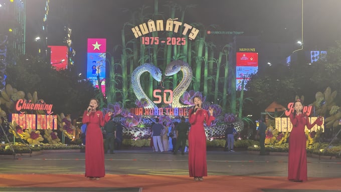 7-220816_517.jpg Chương trình ca nhạc chào mừng.