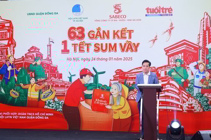 bao-nong-nghiep-3-085628_406.jpg Đại diện Tổng công ty Cổ phần Bia - Rượu - Nước giải khát Sài Gòn (SABECO) phát biểu tại chương trình '63 Gắn kết- 1 Tết Sum vầy'.