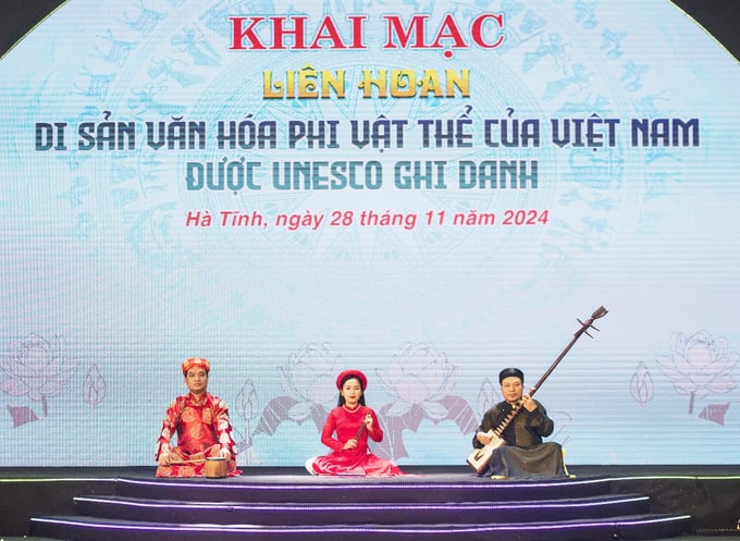 Năm 2009, UNESCO công nhận ca trù là Di sản văn hóa phi vật thể cần được bảo vệ khẩn cấp. Ảnh: Hưng Phúc.