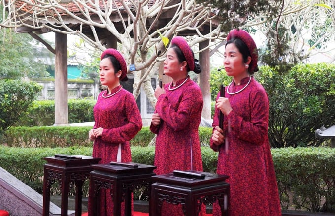 Tuy nhiên, 15 năm qua việc bảo vệ khẩn cấp gặp nhiều khó khăn và ca trù đang dần lung lay trong lòng dân chúng. Ảnh: Hưng Phúc.