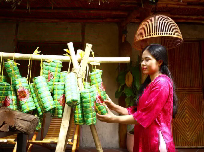 bat-trend-tet-xua-giua-long-tay-do-075656_373.jpg Giữa dòng chảy cuộc sống hiện đại, nhiều người vẫn mong muốn tìm về không gian Tết xưa để hoài niệm và tận hưởng không khí ngày xuân đậm chất truyền thống. Ảnh: MT.