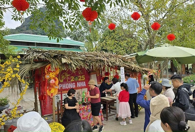 Nhiều điểm vui chơi mang đậm nét 'Tết xưa' được tổ chức tại Quảng Bình để đón khách du lịch . Ảnh: D.H.