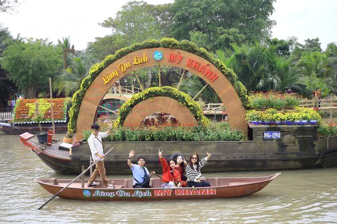 tp-can-tho-doanh-thu-du-lich-dip-tet-at-ty-2025-tang-10-083438_425.jpg Các khu, điểm du lịch trên địa bàn TP Cần Thơ đã chủ động cải tạo cảnh quan, trang trí tiểu cảnh để phục vụ đón khách. Ảnh: KA.