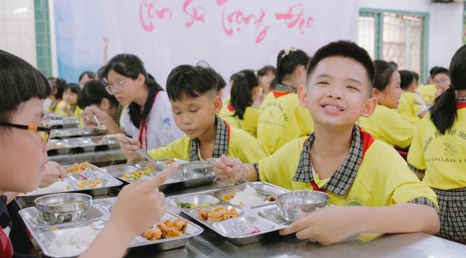ngoai-bot-ngot-ajinomoto-con-dong-gop-nhung-thanh-tuu-trong-khoa-hoc-axit-amin-100311_856.jpg Dự án 'Bữa ăn học đường' do Ajinomoto Việt Nam triển khai ở hơn 4300 trường tiểu học bán trú toàn quốc.