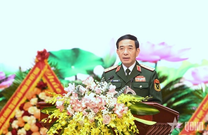 1-140644_726.jpg Bộ trưởng Phan Văn Giang phát biểu chỉ đạo, giao nhiệm vụ cho Tổng cục Hậu cần - Kỹ thuật. Ảnh: Báo QĐND.