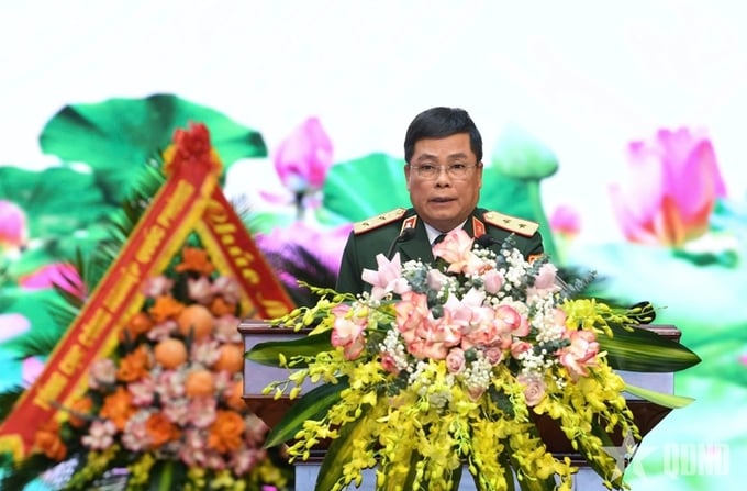 2-140716_640.jpg Trung tướng Trần Minh Đức, Chủ nhiệm Tổng cục Hậu cần - Kỹ thuật phát biểu tại buổi lễ. Ảnh: Báo QĐND.