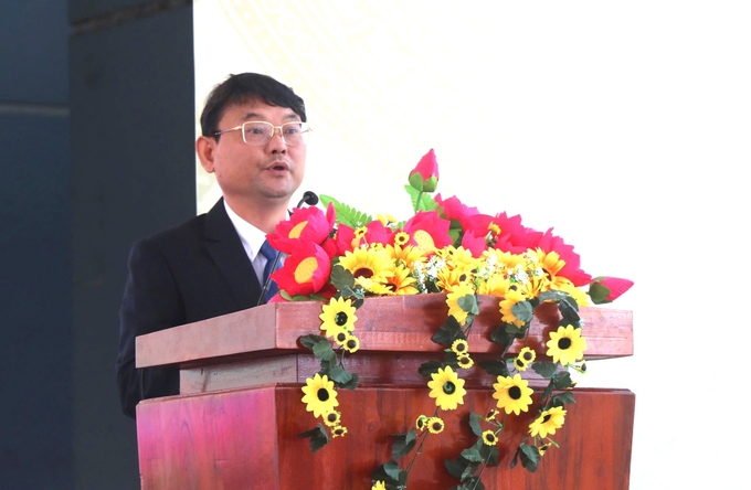 1-150439_806.jpg Ông Nguyễn Tự Công Hoàng, Phó Chủ tịch UBND tỉnh Bình Định, phát biểu tại Lễ đón nhận Bằng di sản văn hóa phi vật thể quốc gia 'Lễ hội cầu ngư vạn đầm Xương Lý'. Ảnh: V.Đ.T.