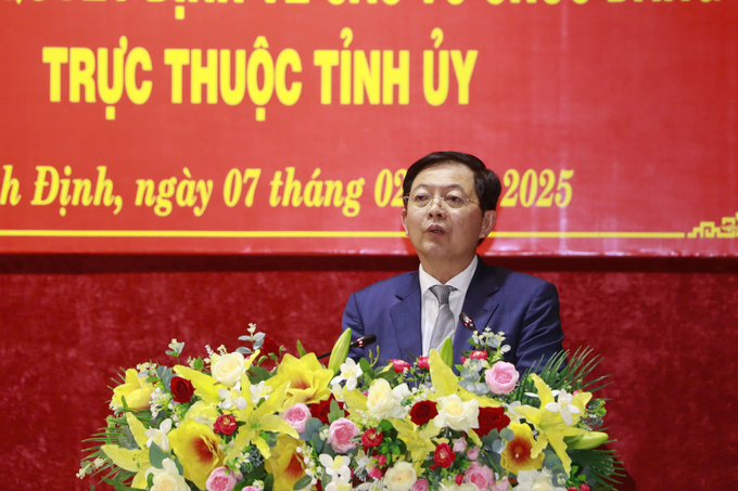1-181838_70.jpg Bí thư Tỉnh ủy Bình Định Hồ Quốc Dũng phát biểu tại Hội nghị công bố quyết định về công tác tổ chức cán bộ, sắp xếp bộ máy tổ chức Đảng trực thuộc Tỉnh ủy. Ảnh: CTTĐTBĐ.