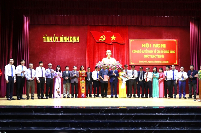 2-181839_478.jpg Đại biểu tham dự Hội nghị công bố quyết định về công tác tổ chức cán bộ, sắp xếp bộ máy tổ chức Đảng trực thuộc Tỉnh ủy. Ảnh: CTTĐTBĐ.
