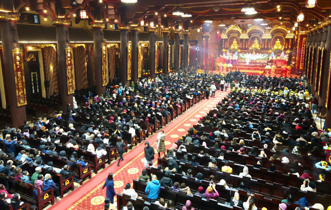 2311007_dong_dao_tang_ni_phat_tu_trong_va_ngoai_tinh_den_tham_du_khai_hoi_10523807-120329_596.jpg Hàng nghìn du khách thập phương hành hương về đất Phật, dâng hương cầu bình an trong ngày khai hội Yên Tử.