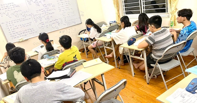 day-them-123757_698.jpg Thủ tướng giao lãnh đạo các địa phương chỉ đạo cơ sở giáo dục phổ thông thực hiện quy định về dạy thêm, học thêm; xử lý nghiêm những trường hợp vi phạm về dạy thêm, học thêm (Ảnh minh họa).
