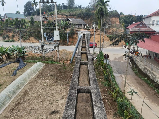 a-13-091052_35.jpg Công trình hoàn trả không đảm bảo chất lượng nên mương vẫn khô. Ảnh: Thanh Tiến.