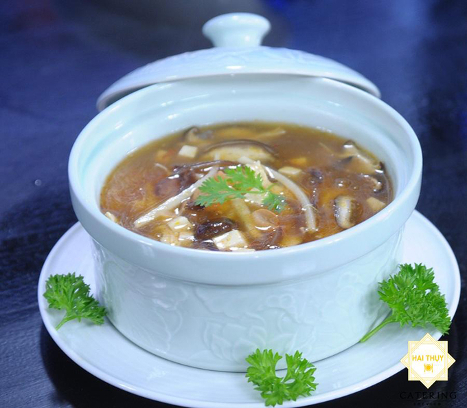 original-152057_3.jpg Ý dĩ lợi tiểu, giảm phù nề, hỗ trợ tiêu hóa, kết hợp hoài sơn kiện Tỳ Vị, thúc đẩy tiêu hóa. Nấm đông cô giàu chất xơ, giảm cholesterol, giúp giảm cân hiệu quả.