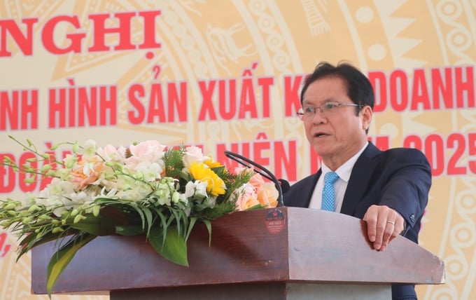 cong-ty-cao-su-chumomray-thang-loi-trong-gian-kho-105057_957.jpg Ông Lê Thanh Hưng, Tổng Giám đốc Tập đoàn Công nghiệp Cao su Việt Nam phát biểu chỉ đạo hội nghị. Ảnh: Ngọc Thăng.