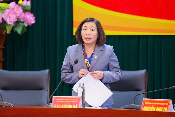 dao-khanh-ha-213300_15.jpg Bà Đào Khánh Hà - Trưởng ban Tuyên giáo Thành ủy Hải Phòng, một trong 2 trường hợp cán bộ do Thành ủy quản lý, tiên phong xin nghỉ hưu trước tuổi, ủng hộ chủ trương. Ảnh: Đinh Mười.