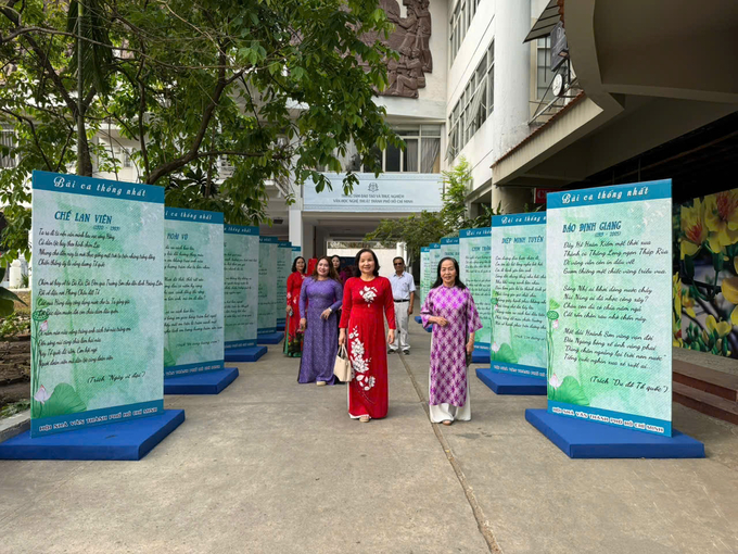 1-duong-tho-065012_777.jpg 'Đường Thơ' ở TP.HCM.