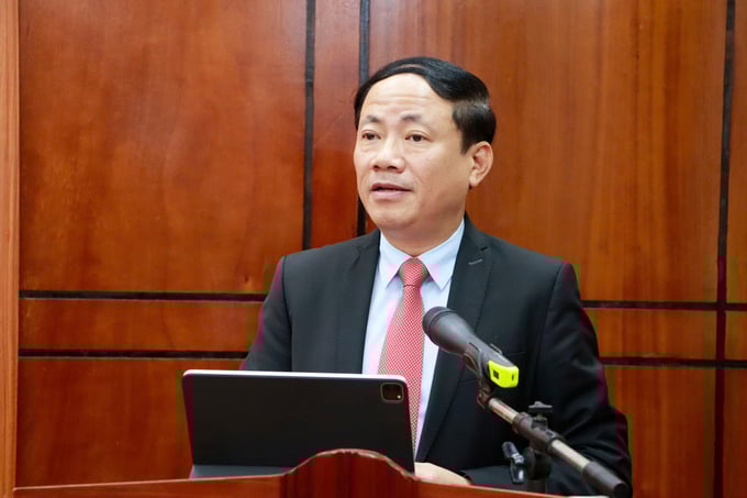 z6310783306629_26c950bc88571329e497b1e34ebb25d7-160609_97.jpg Ông Phạm Anh Tuấn, Chủ tịch UBND tỉnh, Bí thư Đảng ủy UBND tỉnh Bình Định chủ trì Hội nghị. Ảnh: CTTBĐ.