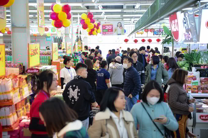 masan-consumer-dat-top-10-von-hoa-lon-nhat-san-chung-khoan-se-ipo-trong-2025-131142_769.jpg Khách hàng mua sắm tại siêu thị WinMart.