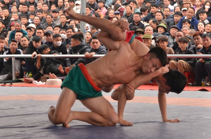 anh-4-171704_756.jpg Cuộc tranh tài hấp dẫn giữa những đô vật trẻ, tràn đầy nhiệt huyết và tinh thần chiến đấu.