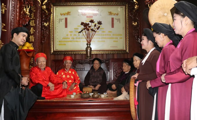 Kết chạ là một hình thức kết nghĩa giữa hai hay nhiều làng với nhau.