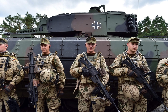 160816-german-military-0904-072505_878.jpg Binh sĩ Đức tham gia tập trận hồi tháng 6/2026. Ảnh: Getty.