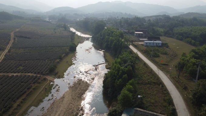 z6327169500780_44ca4bb77bf1711c90ea6722cb1c2f5e-072514_10.jpg Công tác tái định cư thủy điện Bản Vẽ là câu chuyện dài kỳ. Ảnh: Việt Khánh.