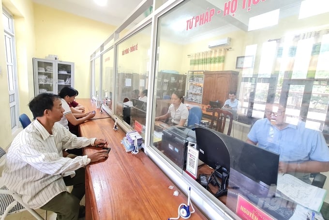 1-101858_569-101859.jpg Sở Nội vụ tỉnh Tuyên Quang cho biết, địa phương này đã có 120 cán bộ, công chức, viên chức, người lao động viết đơn tình nguyện xin nghỉ việc. Ảnh: Đào Thanh.