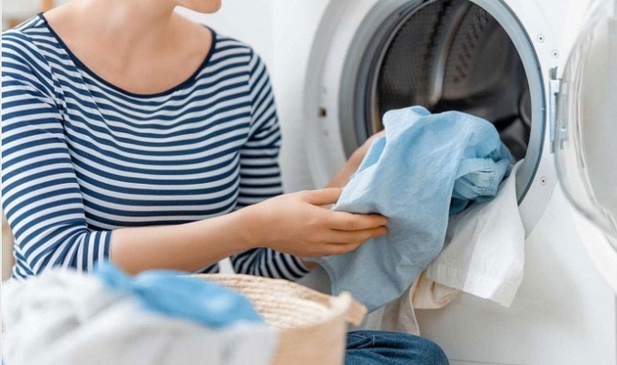 may-giat-161129_611.jpg Sử dụng các thiết bị hỗ trợ giúp quần áo khô nhanh hơn. Ảnh: Internet.