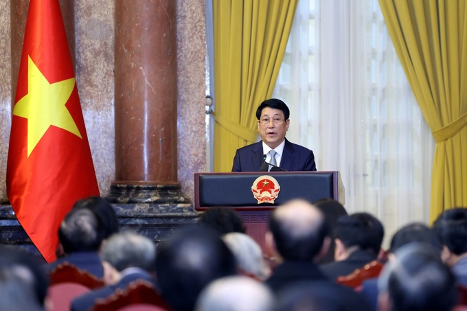 2-165832_812.jpg Chủ tịch nước trân trọng tri ân, ghi nhận, tôn vinh và đánh giá cao những cống hiến to lớn, sự hy sinh thầm lặng của các thầy thuốc. Ảnh: VGP.