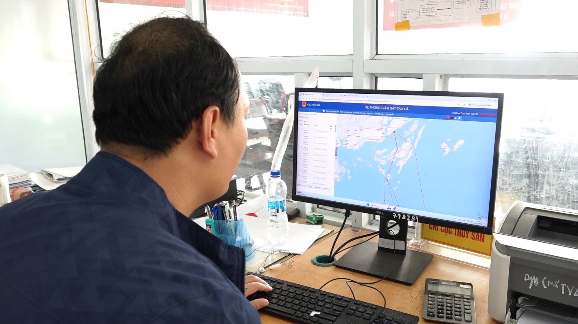 Hệ thống giám sát tàu cá giúp phát hiện tàu mất kết nối. Ảnh: Nguyễn Thành. Hệ thống giám sát tàu cá giúp phát hiện tàu mất kết nối. Ảnh: Nguyễn Thành.