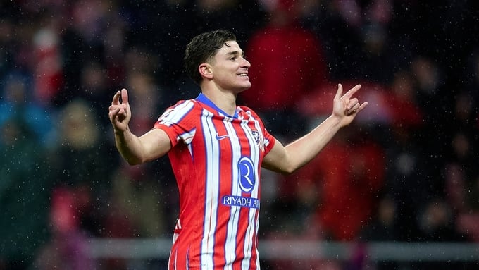 alvarez-112339_716.jpg Julian Alvarez ghi bàn thắng duy nhất giúp Atlettico hạ Bilbao 1-0.
