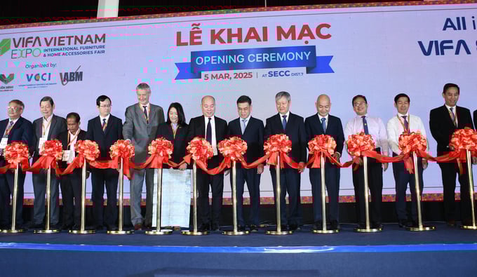 6-151844_207.jpg Khai mạc Hội chợ quốc tế đồ gỗ và mỹ nghệ xuất khẩu Việt Nam năm 2025 (Vifa Expo 2025). Ảnh: T.Minh.