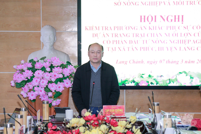 kiem-tra-trang-trai-cong-ty-agri-vina-111116_701-111116.jpg Ông Cao Văn Cường, Giám đốc Sở Nông nghiệp và Môi trường Thanh Hóa chủ trì hội nghị kiểm tra phương án khắc phục sự cố ô nhiễm tại trại lợn của Công ty Agri-Vina. Ảnh: Quốc Toản.