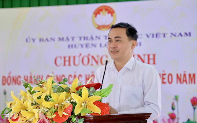 ong-le-truong-son-duoc-bau-giu-chuc-pho-chu-tich-ubnd-tinh-191608_323.jpg Ông Lê Trường Sơn được HĐND tỉnh Bình Phước bầu giữ chức Phó Chủ tịch UBND tỉnh.
