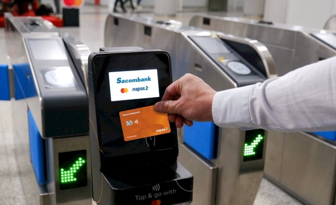 1-095957_926.jpg Hệ thống thanh toán tự động tại Metro số 1 (Bến Thành - Suối Tiên) nhận được phản hồi tích cực từ hành khách vì đáp ứng khả năng nhanh chóng, tiện lợi.