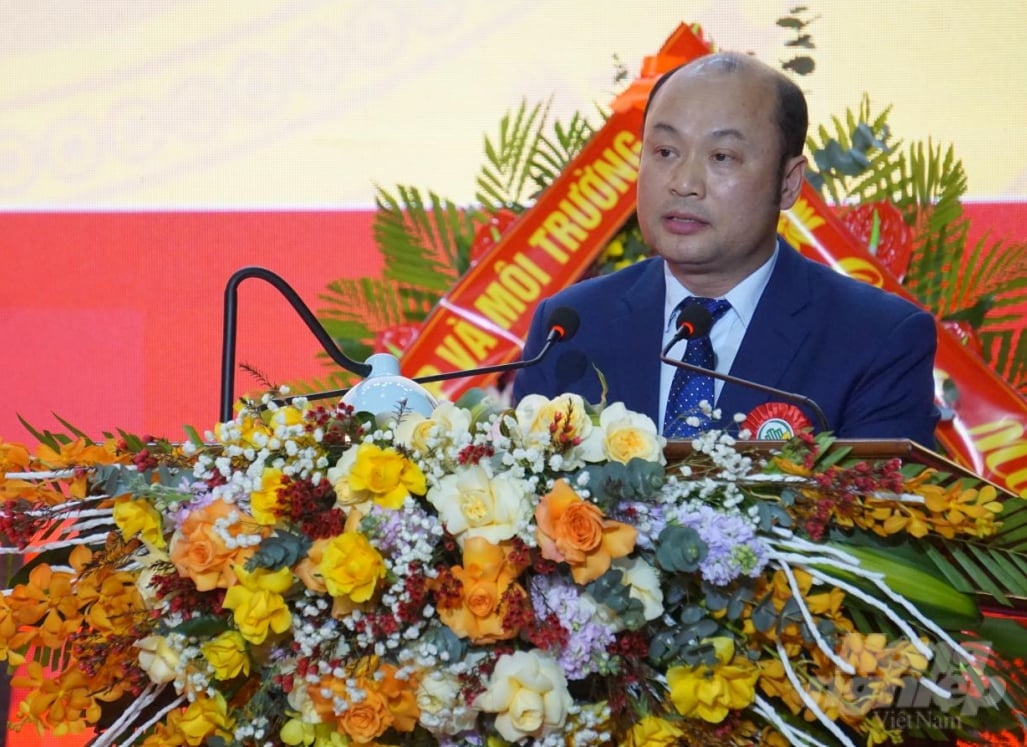 thu-tuong-pham-minh-chinh-chuc-mung-huyen-hau-loc-dat-chuan-nong-thon-moi-092016_186-092016.jpeg Ông Cao Văn Cường, Giám đốc Sở Nông nghiệp và Môi trường Thanh Hóa, đọc Quyết định của Thủ tướng Chính phủ công nhận huyện Hậu Lộc đạt chuẩn nông thôn mới. Ảnh: Quốc Toản.