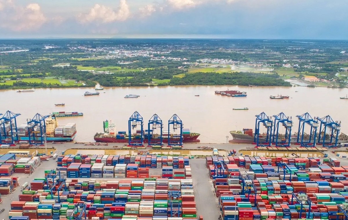 container-1-145937_615.jpg Đây là thời điểm thuận lợi để cải cách thể chế nhằm thúc đẩy phát triển kinh tế.