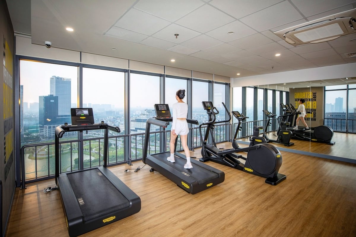 the-matrix-one-phong-gym-150828_986.jpg Phòng gym hiện đại nằm tại tầng 23 với tầm view panorama – đặc quyền dành riêng cho cư dân. Ảnh: MIK Group.
