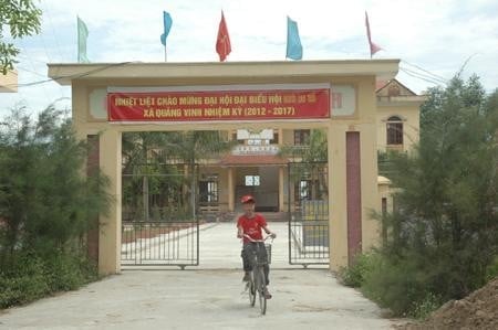 a1-084717_784.jpg Cán bộ đông như châu chấu nhưng ngày làm việc mà trụ sở xã Quảng Vinh vắng tanh.