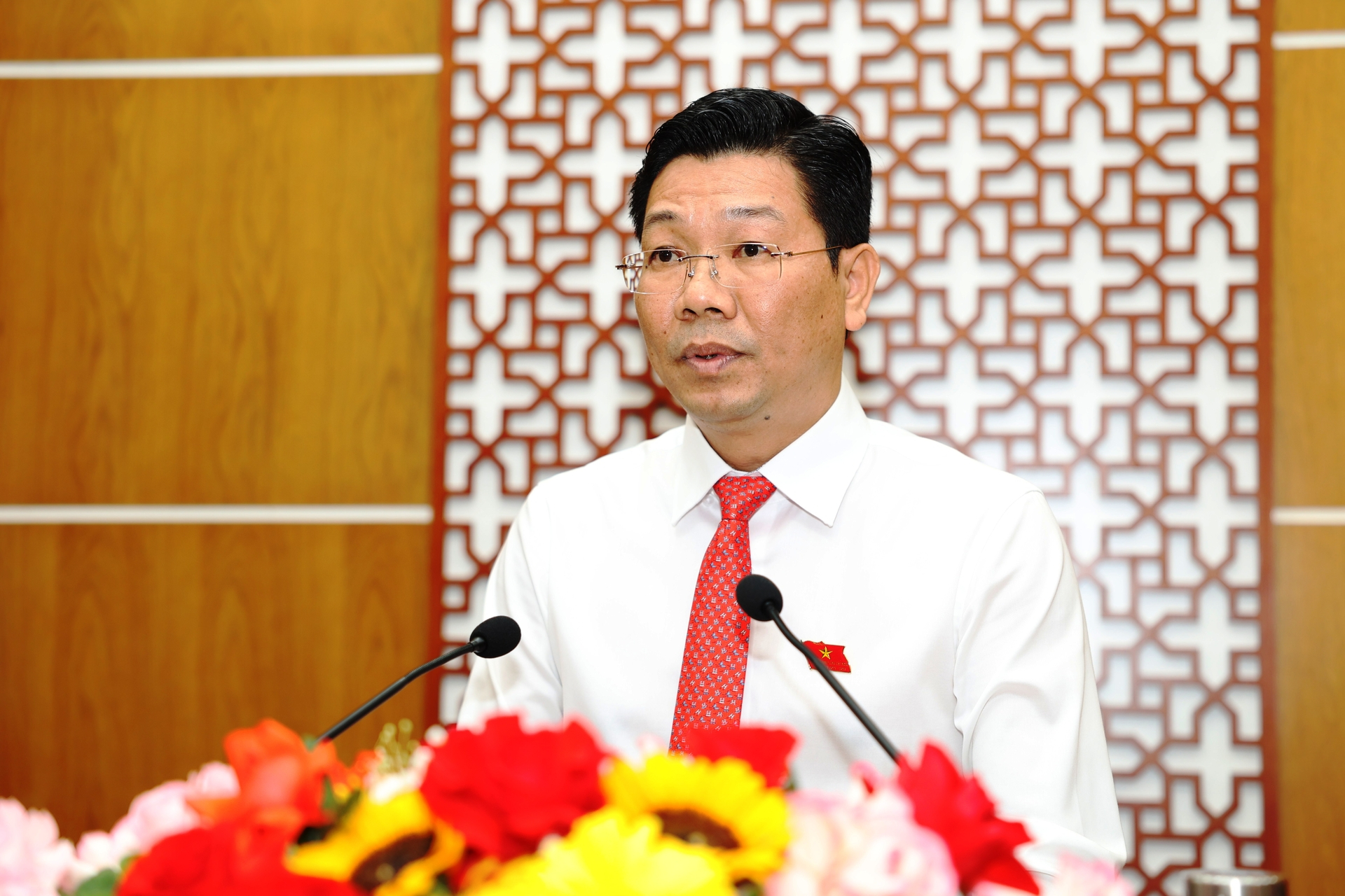 Phó Bí thư Tỉnh ủy Tây Ninh Nguyễn Mạnh Hùng, 52 tuổi, được bầu giữ chức Bí thư Tỉnh ủy nhiệm kỳ 2020-2025. Phó Bí thư Tỉnh ủy Tây Ninh Nguyễn Mạnh Hùng, 52 tuổi, được bầu giữ chức Bí thư Tỉnh ủy nhiệm kỳ 2020-2025.