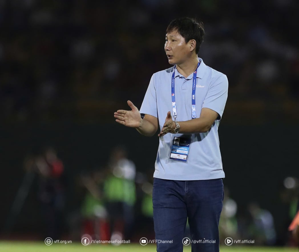 HLV Kim Sang-sik còn nhiều lo lắng dù tuyển Việt Nam giành chiến thắng. Ảnh: VFF. HLV Kim Sang-sik còn nhiều lo lắng dù tuyển Việt Nam giành chiến thắng. Ảnh: VFF.
