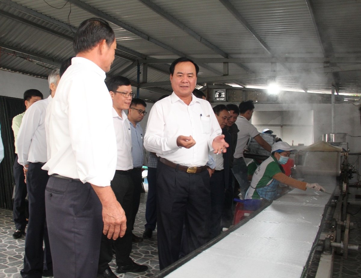 Thứ trưởng Bộ Nông nghiệp và Môi trường Võ Văn Hưng cho rằng, những cơ chế, chính sách hỗ trợ kinh tế HTX dù có hay nhưng chưa sát với thực tế thì cần phải xem xét, đánh giá lại. Ảnh: L.K. Thứ trưởng Bộ Nông nghiệp và Môi trường Võ Văn Hưng cho rằng, những cơ chế, chính sách hỗ trợ kinh tế HTX dù có hay nhưng chưa sát với thực tế thì cần phải xem xét, đánh giá lại. Ảnh: L.K.
