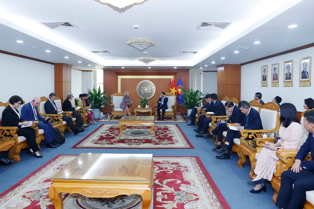Toàn cảnh buổi làm việc sáng 21/3. Toàn cảnh buổi làm việc sáng 21/3.